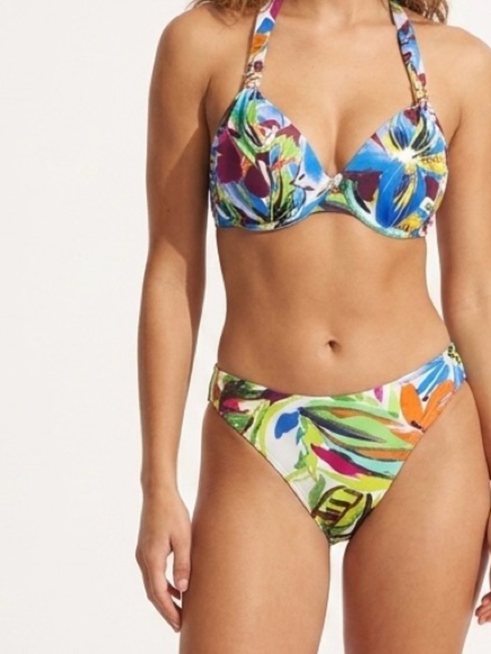 a.Chè floral swimsuit 2 piece (size M  )top  (fits size 32E,34D,36D,38C